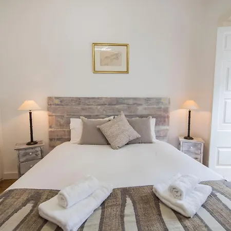Lovelystay Classy And Charming Lisbon